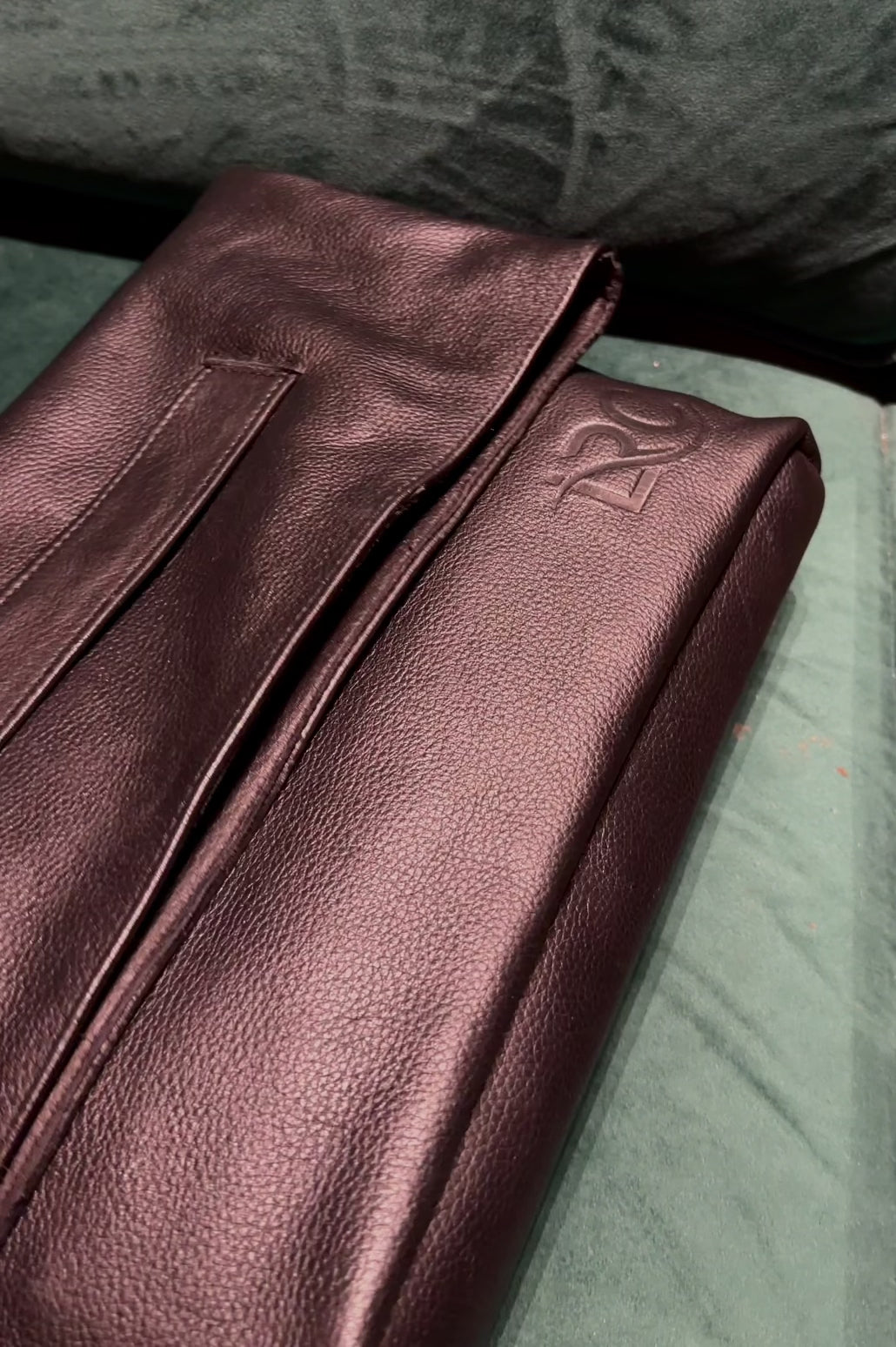 Joan Jr Malebag black clutch